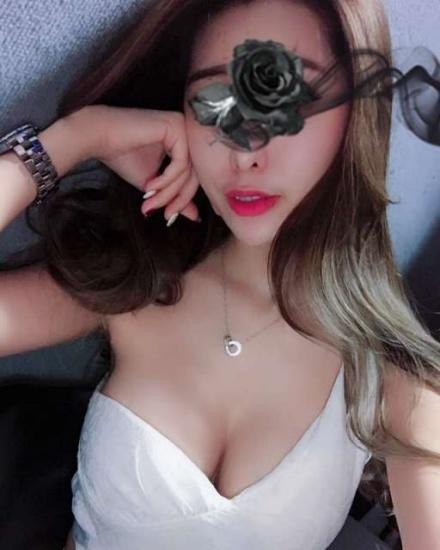 647004930: Chica busca chico en Granada