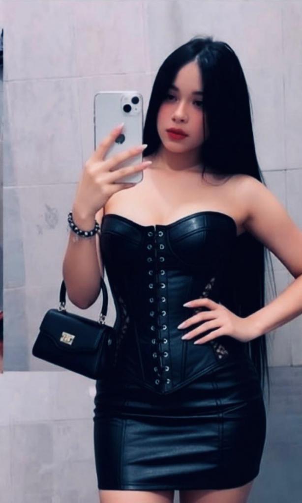 Chica busca chico en Ibiza: 