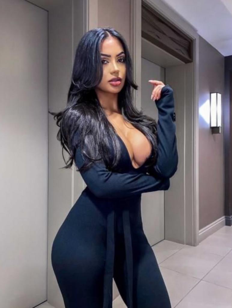 Chica busca chico en Ibiza: Chica busca chico