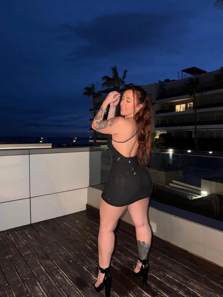 610880239: Chica busca chico en Ibiza