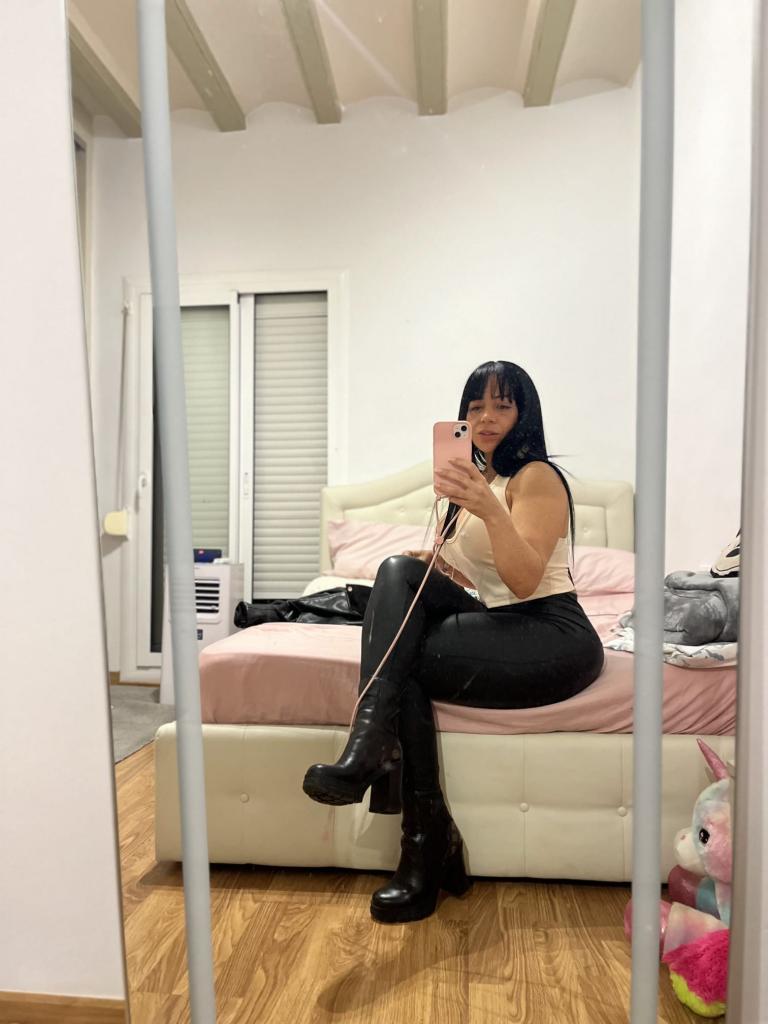 634802987: Chica busca chico en Barcelona