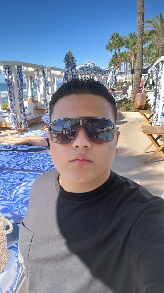 Chico busca chica en Granada: 