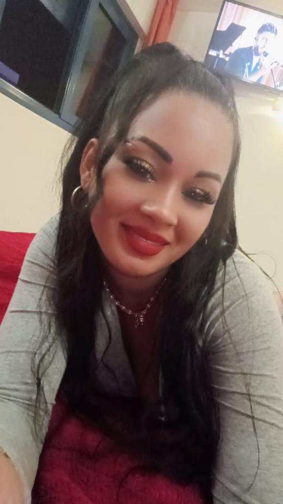 604113086: Chica busca chico en Málaga