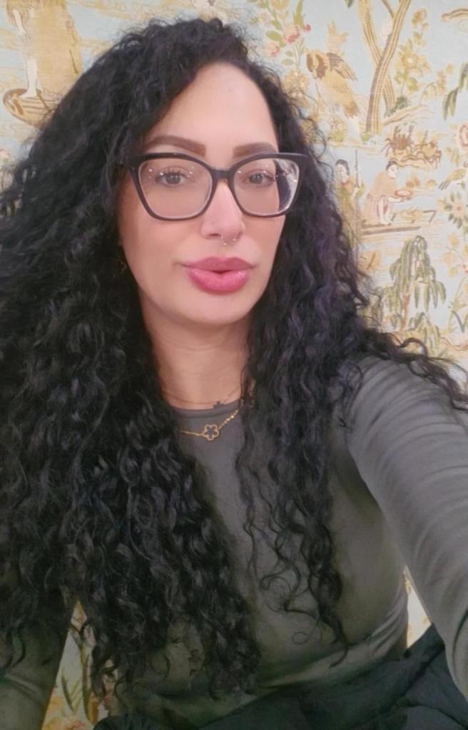 613677079: Chica busca chico en Orense