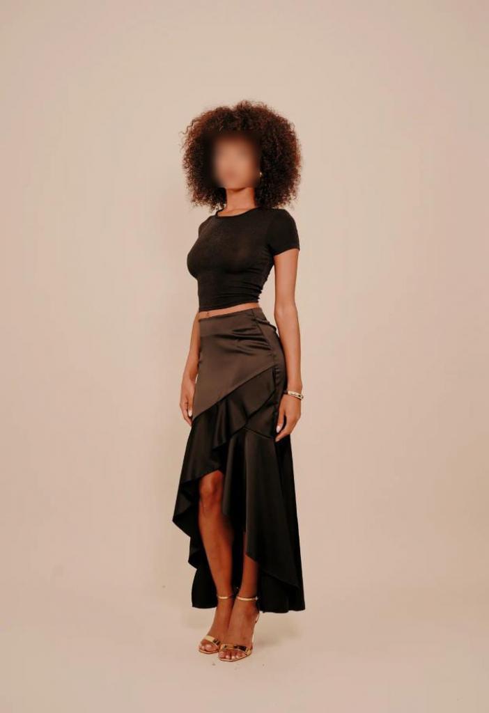 663195950: Chica busca chico en Tarragona