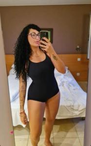 613677079: Chica busca chico en Orense