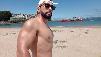 698133722: Chico busca chica en Barcelona