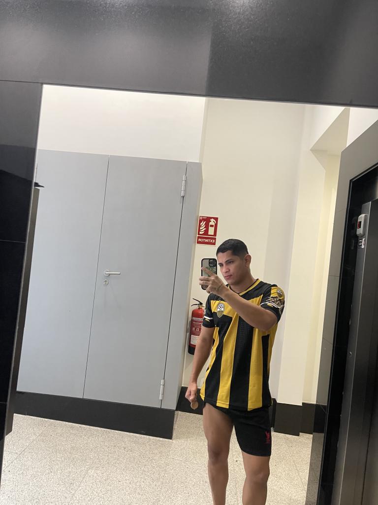 Chico busca chica en Granada: 