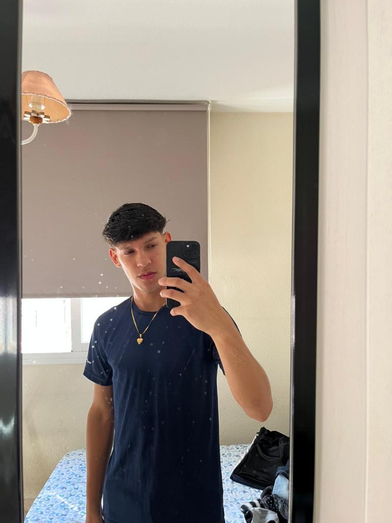 Chico busca chica en Sevilla: 