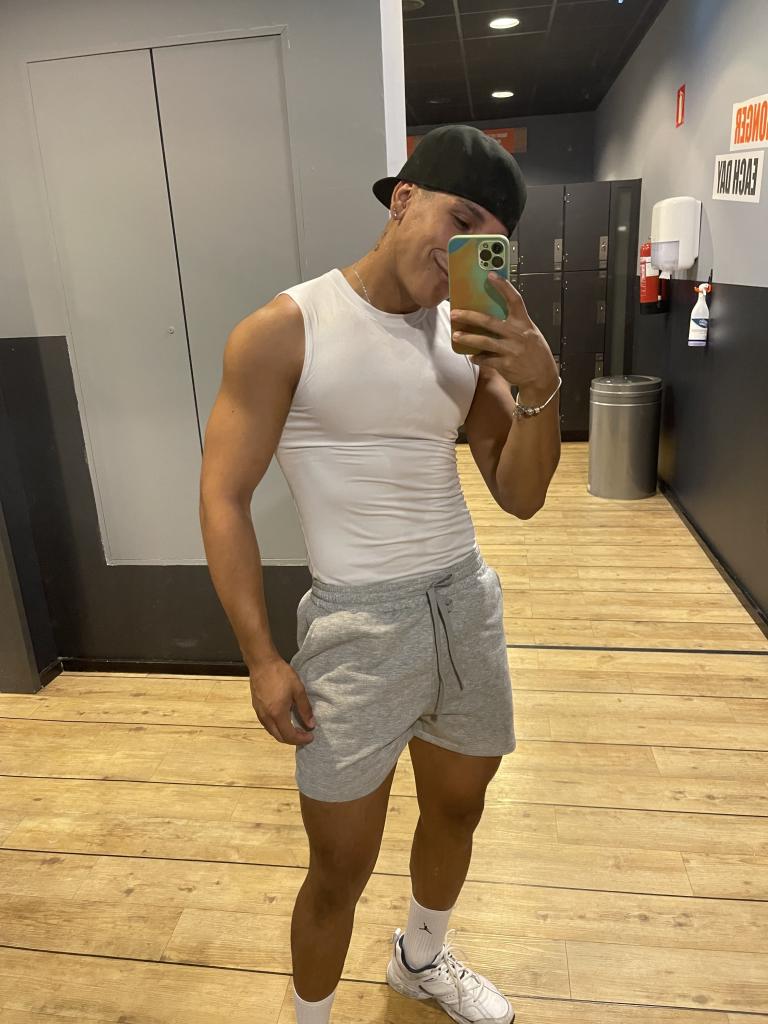 Chico busca chica en Sevilla: 