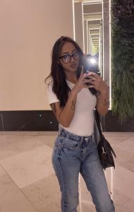 670545464: Chica busca chico en Barcelona