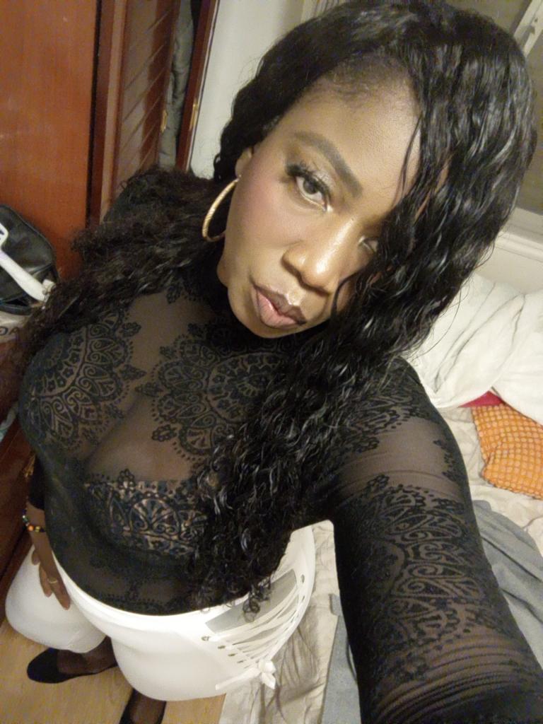 Chica busca chico en Huelva: 