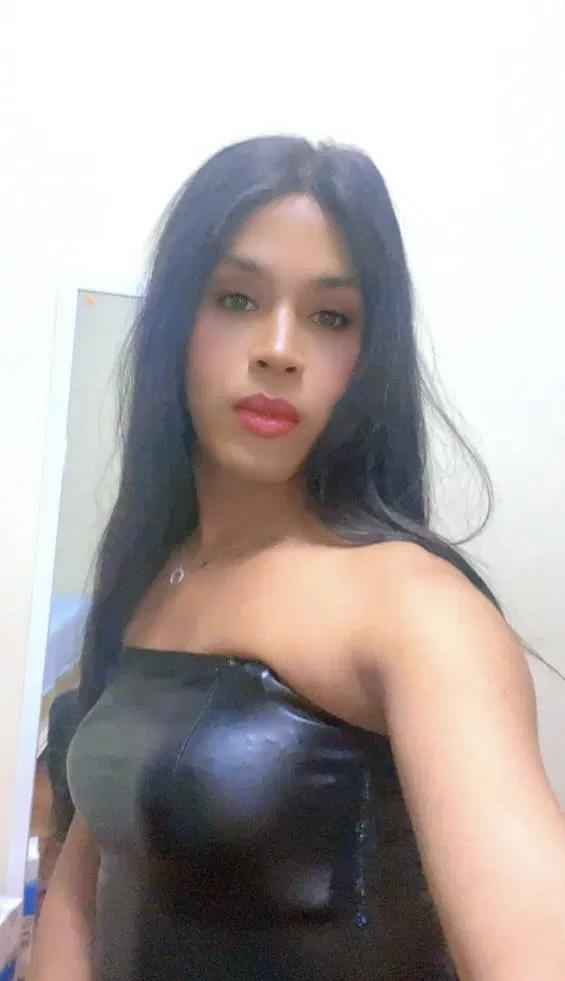 645249436: Travesti en León