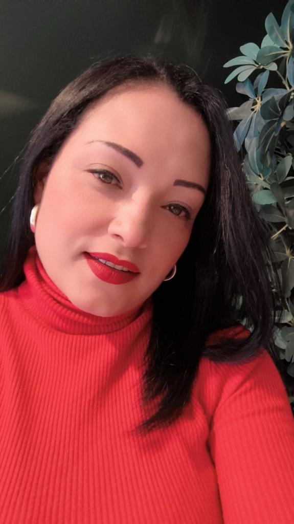 624637387: Chica busca chico en Cantabria