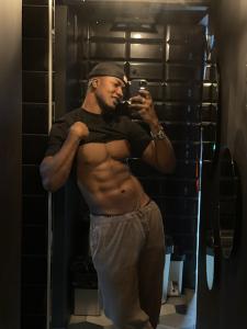 653566373: Chico busca chica en Barcelona