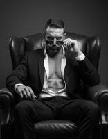 676980179: Chica busca chico en Sevilla