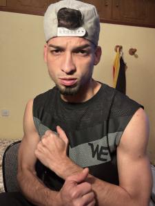 663147487: Chico busca chica en Madrid