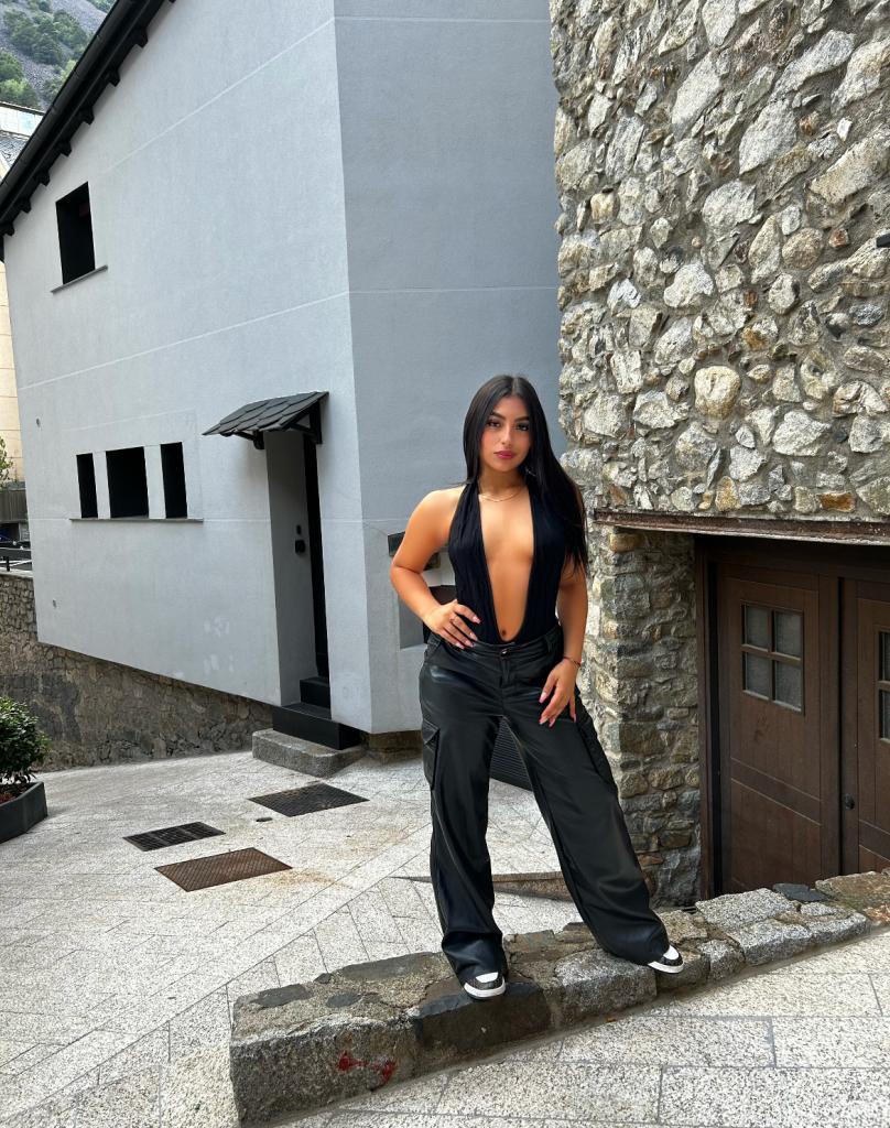 647261567: Chica busca chico en Barcelona