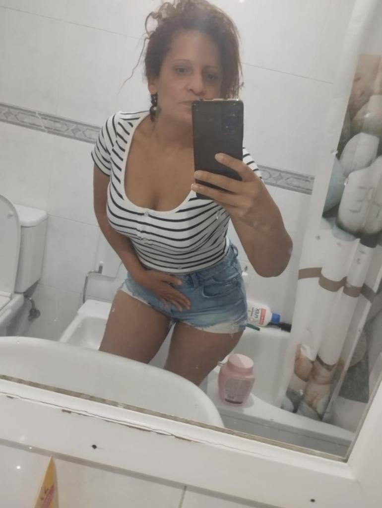 613669113: Chica busca chico en La Coruña