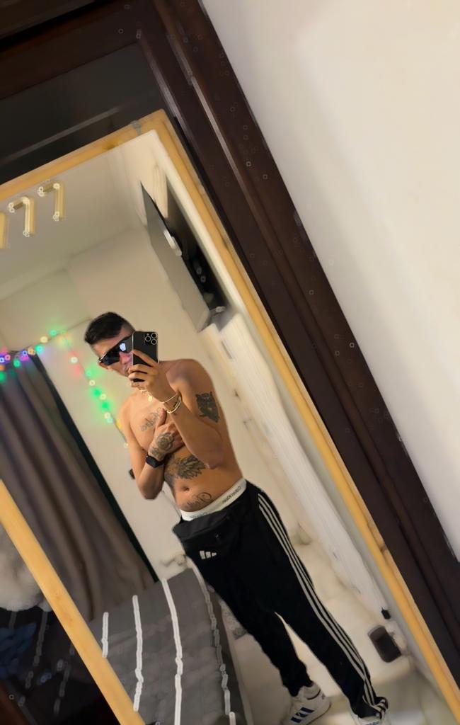 Chico busca chica en Sevilla: 