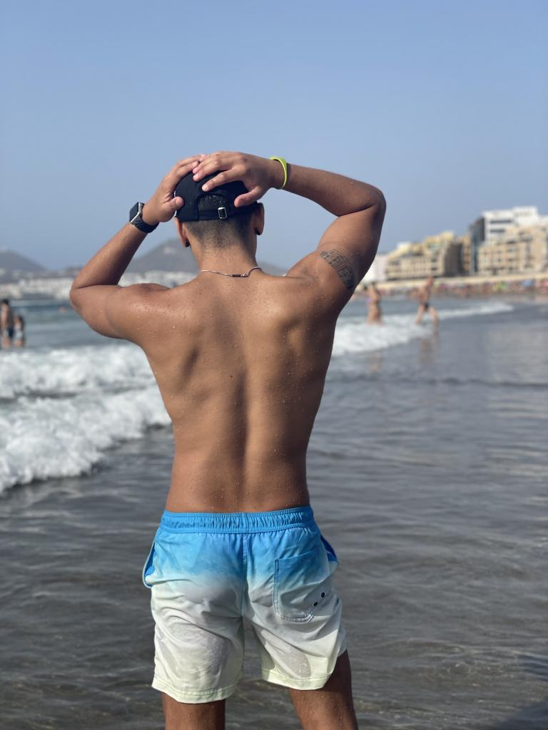 Chico busca chica en Las Palmas: 