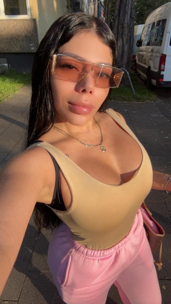 677375026: Chica busca chico en Barcelona