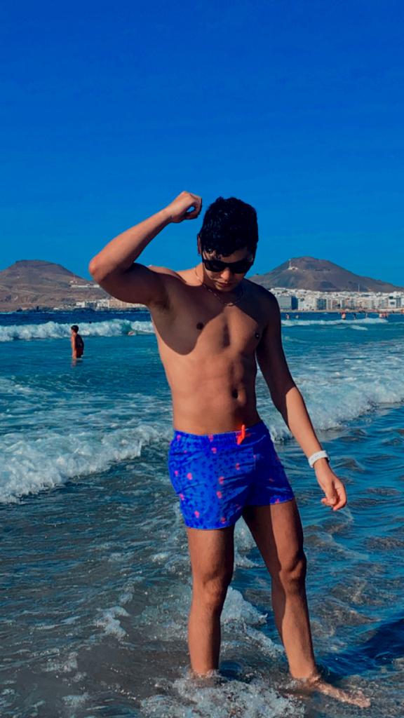 642161060: Chico busca chica en Las Palmas