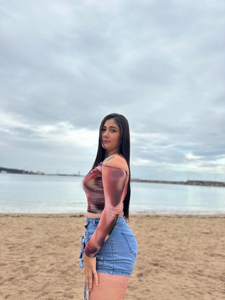 613936906: Chica busca chico en Almería