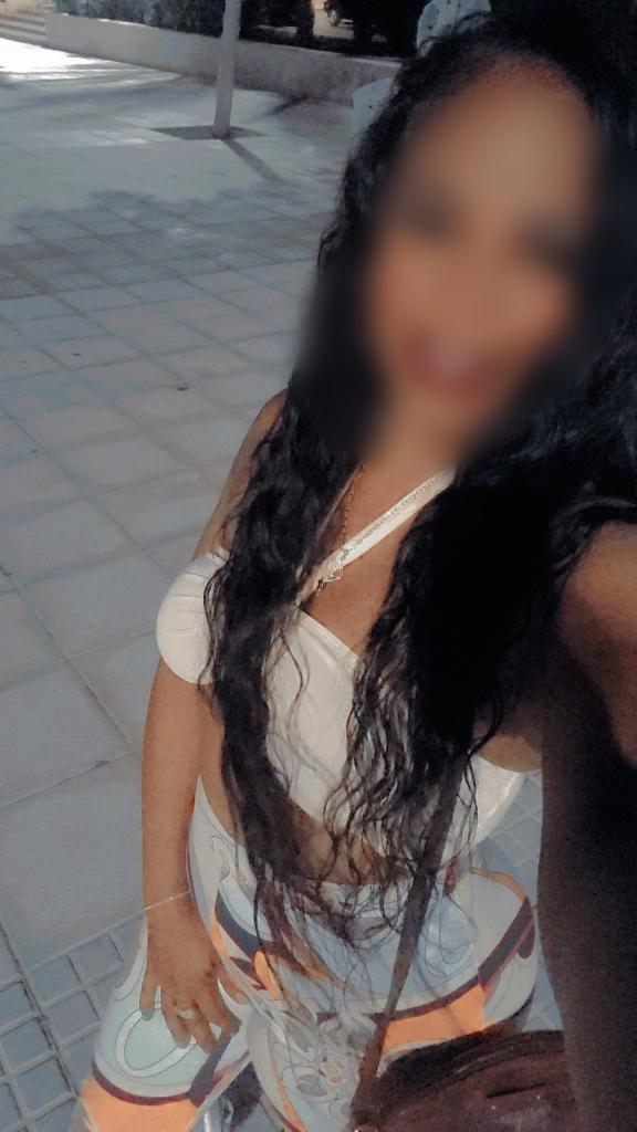 614737065: Chica busca chico en Pontevedra