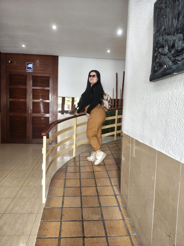 Chica busca chico en Alicante: Chica busca chico