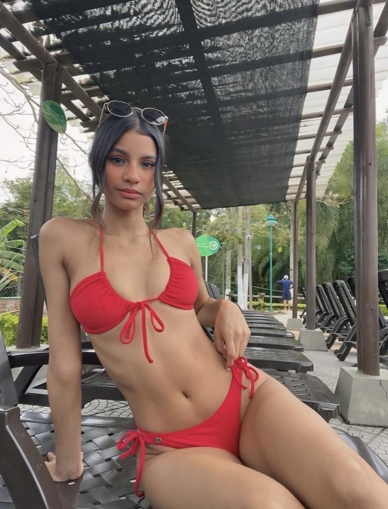 663146816: Chica busca chico en La Coruña