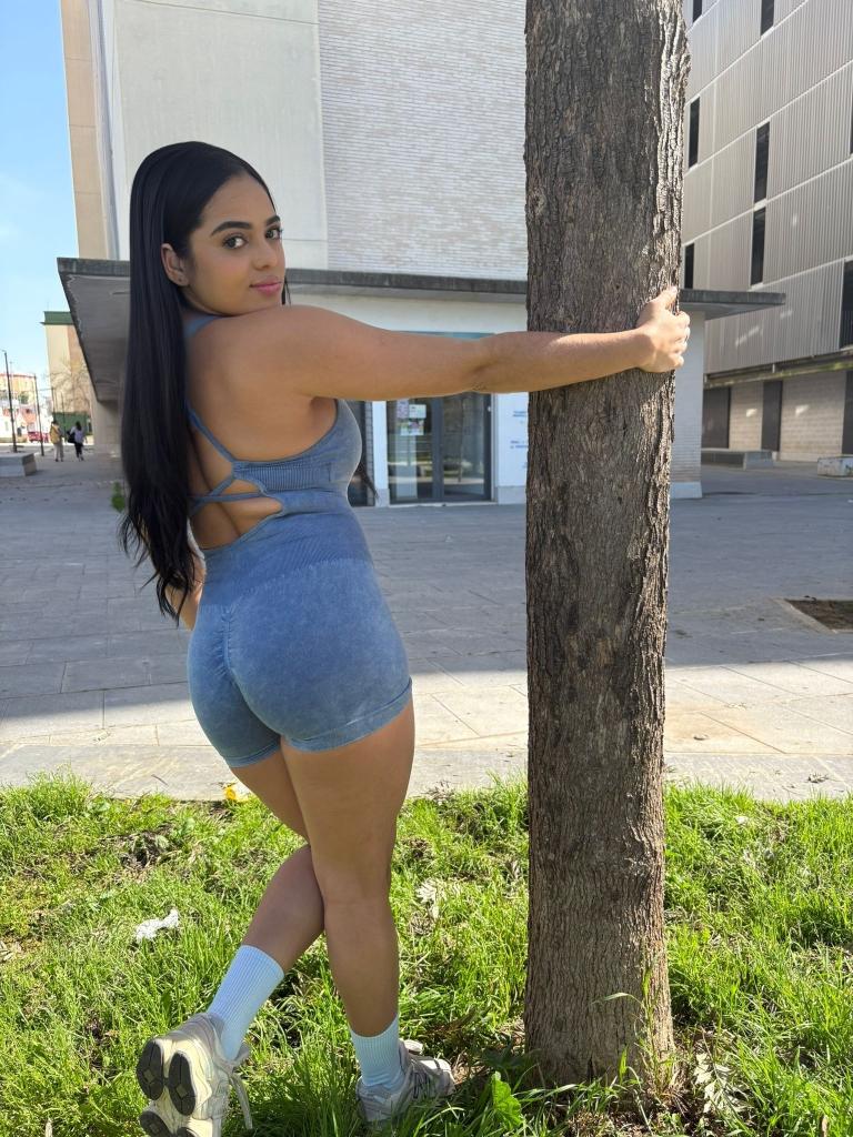 632949470: Chica busca chico en Sevilla