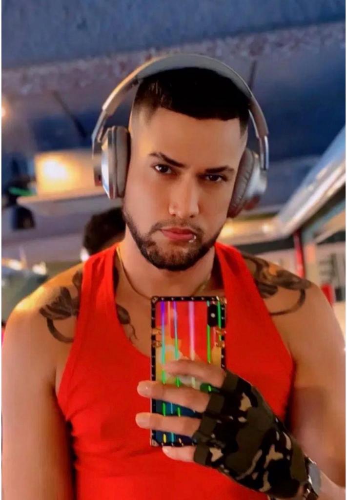 604169691: Chico busca chica en Barcelona