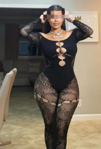 677354462: Chica busca chico en Ibiza