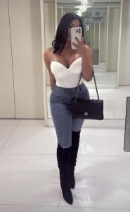 607185486: Chica busca chico en Barcelona