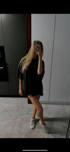 697624169: Chica busca chico en Málaga