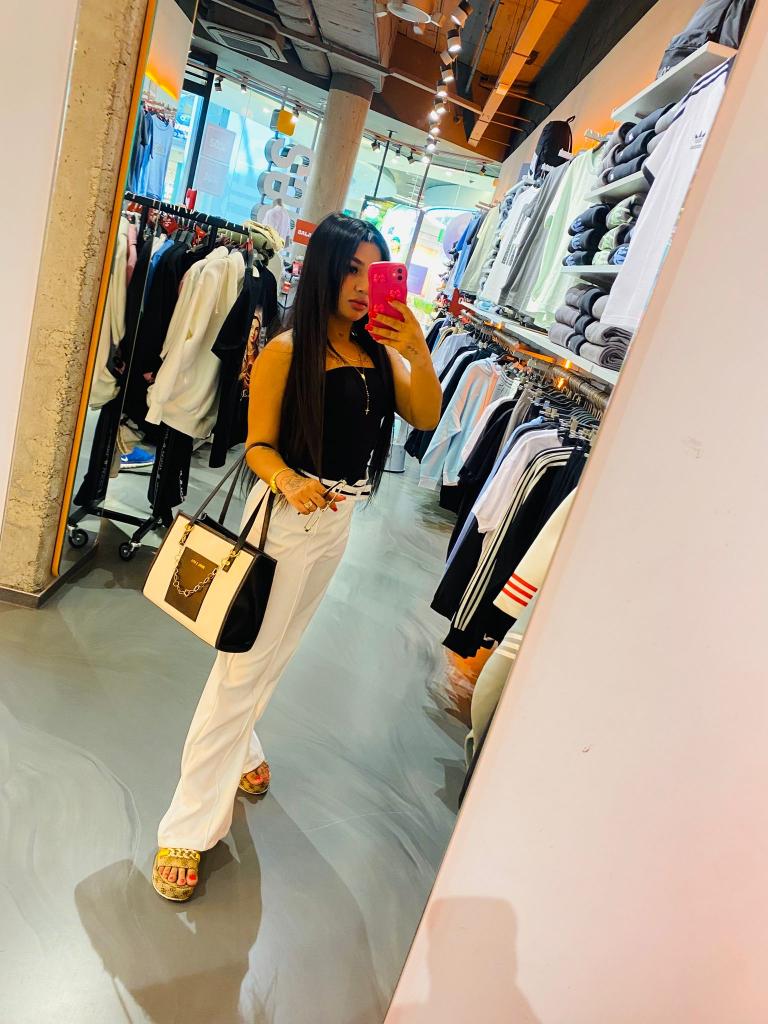 616788192: Chica busca chico en Madrid