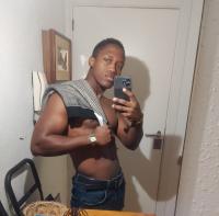 617513197: Chico busca chica en Barcelona