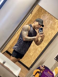 Chico busca chica en Sevilla: 