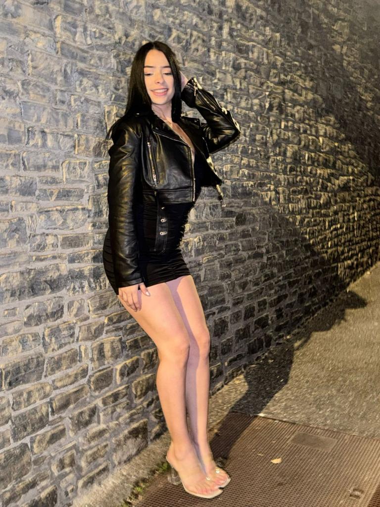 Chica busca chico en Ibiza: Chica busca chico