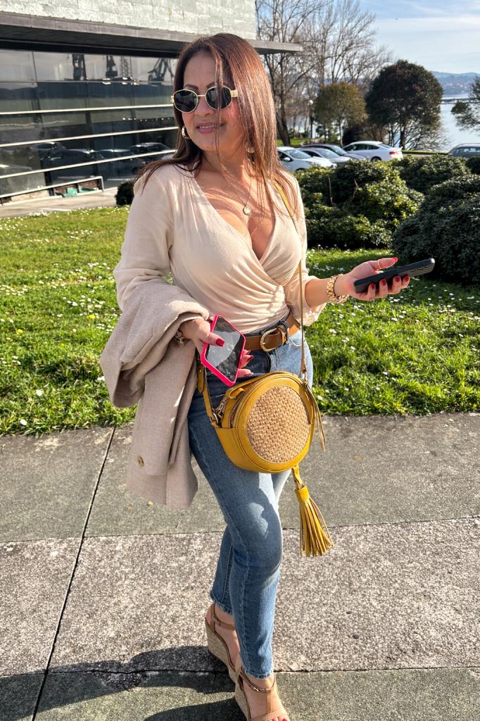 Chica busca chico en La Coruña: Chica busca chico