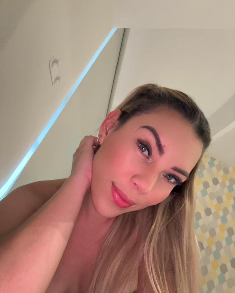 647751623: Chica busca chico en Barcelona