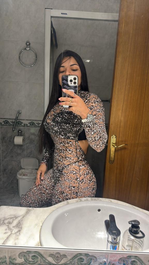 652010357: Chica busca chico en Barcelona