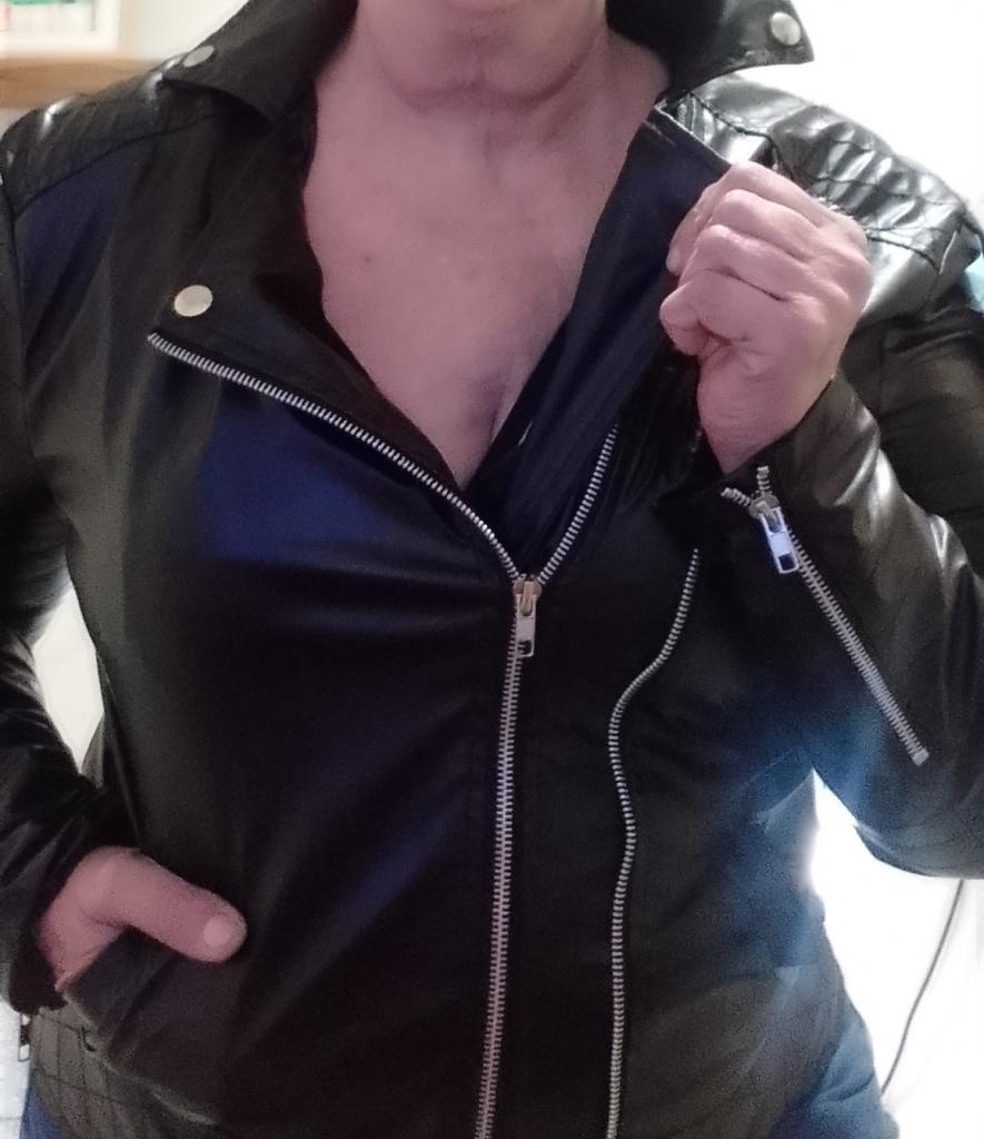 722251561: Chica busca chico en Gerona