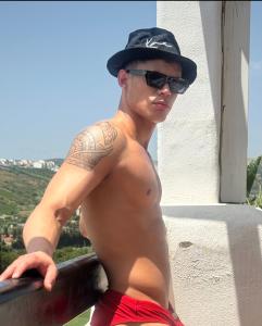 695174111: Chico busca chica en Madrid