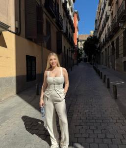 614680164: Chica busca chico en Madrid