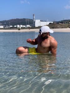 698133722: Chico busca chica en Barcelona