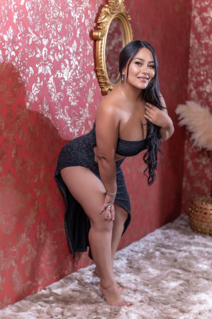 645578117: Chica busca chico en Barcelona