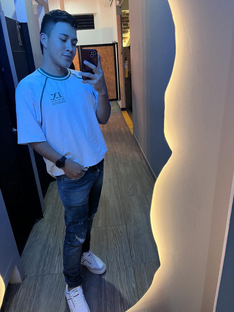 Chico busca chica en Sevilla: 