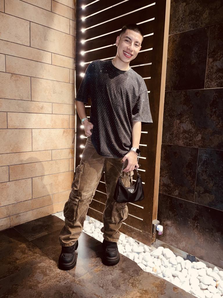 Chico busca chica en Sevilla: 